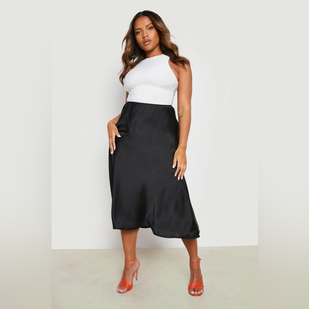 Boohoo • NWT Elegant Black Midaxi Satin Skirt W20”-26” L34”